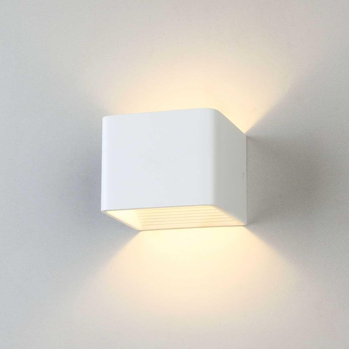 Настенный светодиодный светильник Elektrostandard Coneto Led белый MRL Led 1060 a040452