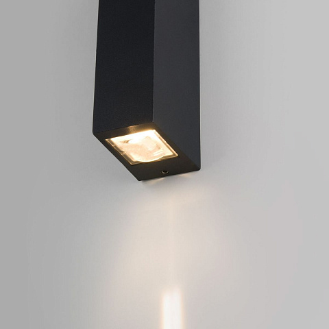 Уличный настенный светодиодный светильник Elektrostandard Blaze 35136/W a072074