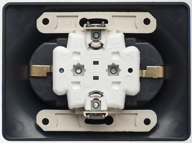 Systeme Electric Glossa Шоколад Розетка 2-ая с/з, 16А (в сборе)