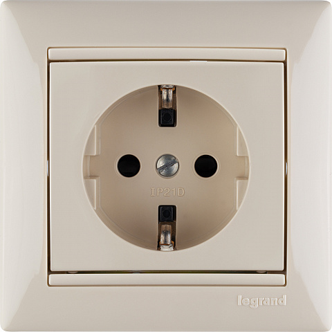 Legrand Valena Крем Розетка 1-ая с/з с защитными шторками