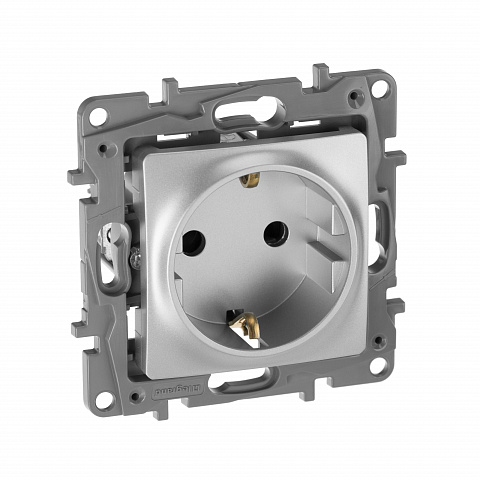 Legrand Etika Алюминий Розетка с/з со шторками, винтовые клеммы, 16А, 250 В