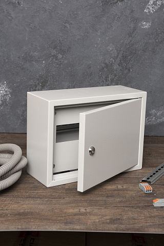 EKF Basic Щит распред. навесной ЩРН- 9 (220х300х120) IP31