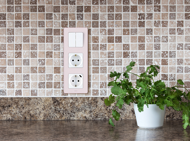 Legrand INSPIRIA Розовый Рамка - 3 поста