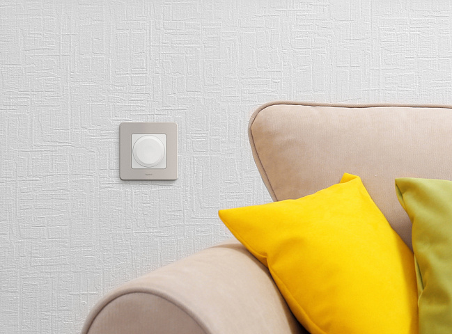 Legrand INSPIRIA Белый Светорегулятор поворотный без нейтрали 300Вт